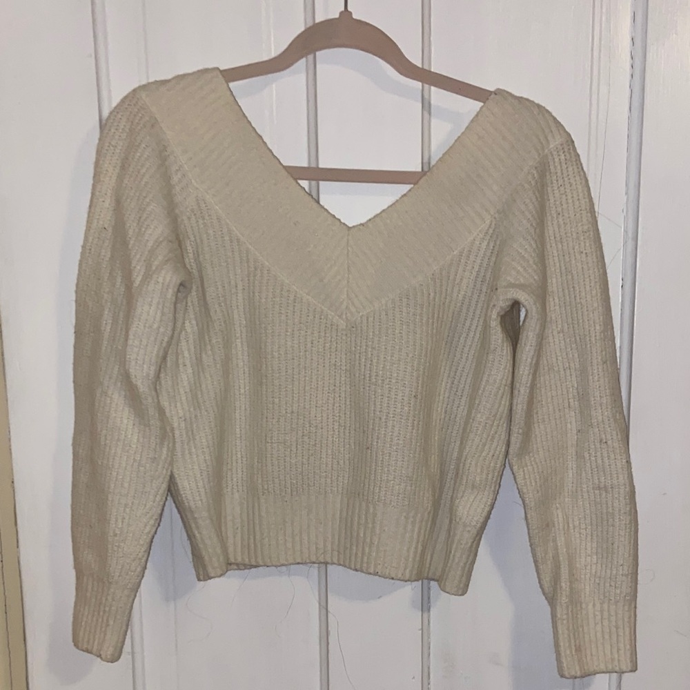H&M Cropped V-Neck Sweater in Cream